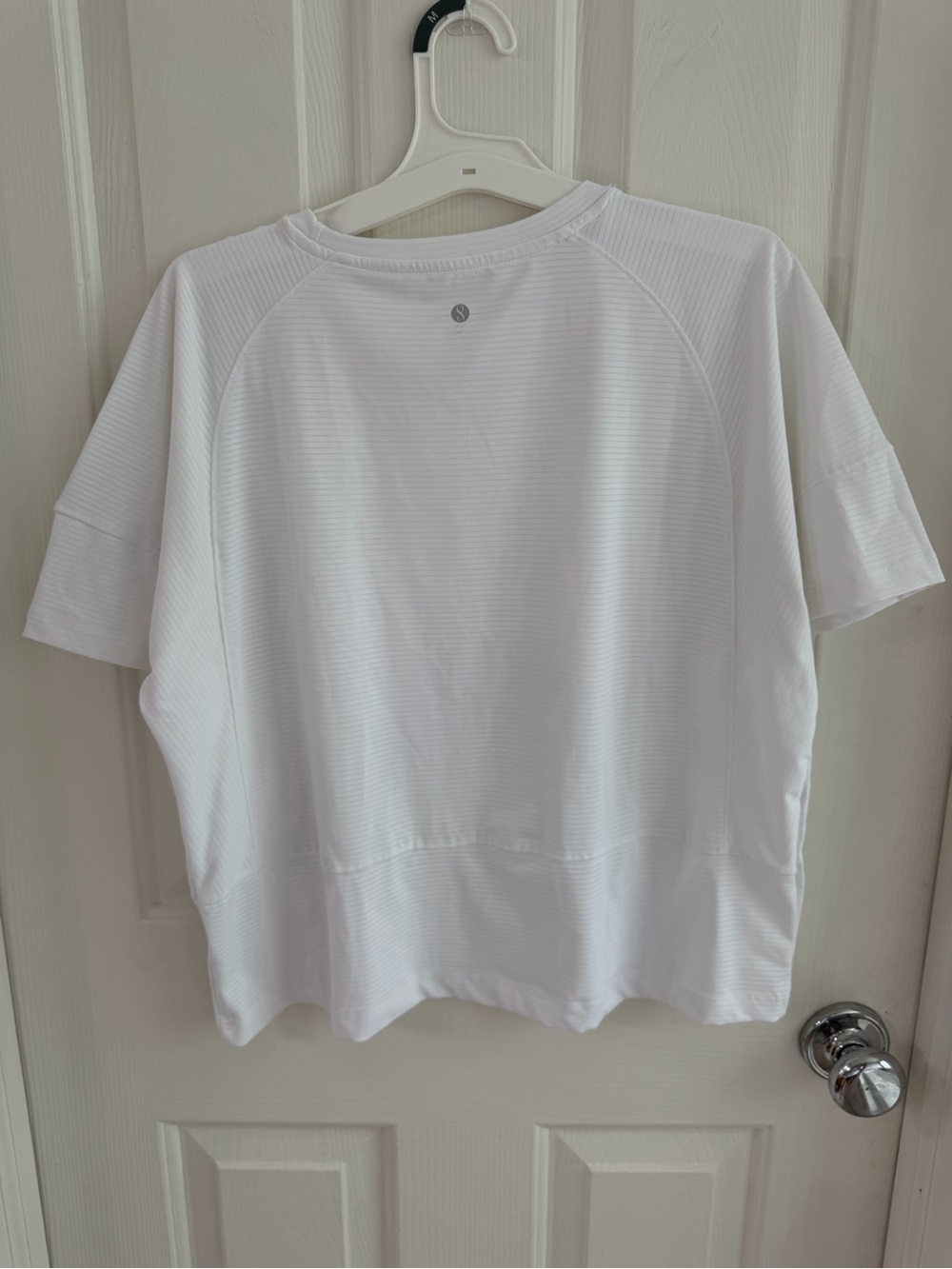 Layer 8 workout top - medium - Picture 3 of 3